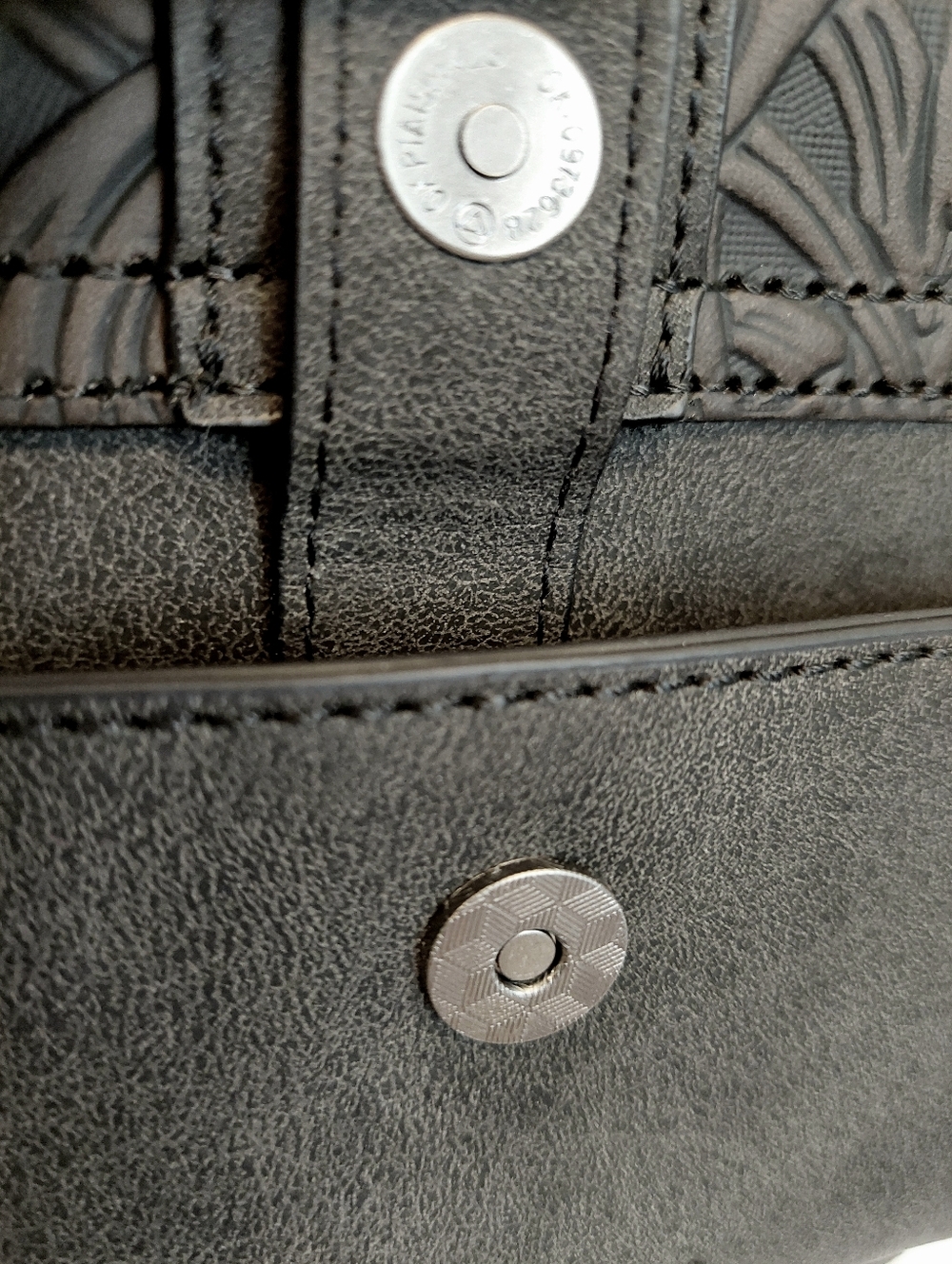 Wrangler Western Embossed Saddle Crossbody Bag - Picture 8 of 13
